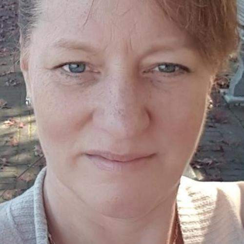 Une chatte qui a besoin de bite